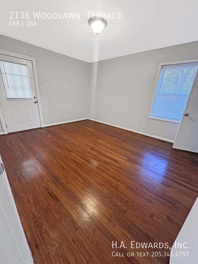 Building Photo - 2136 Woodland Terrace