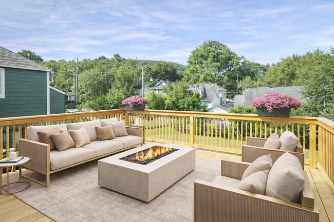 Building Photo - 116 Mary St