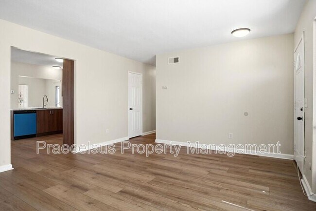 Building Photo - 3408 Clavelita St