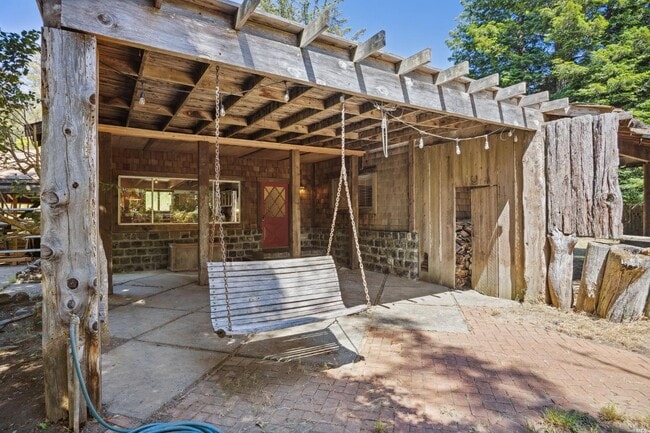 Building Photo - 5953 Shoreline Hwy