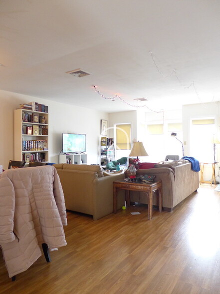 Building Photo - 23 Etna St