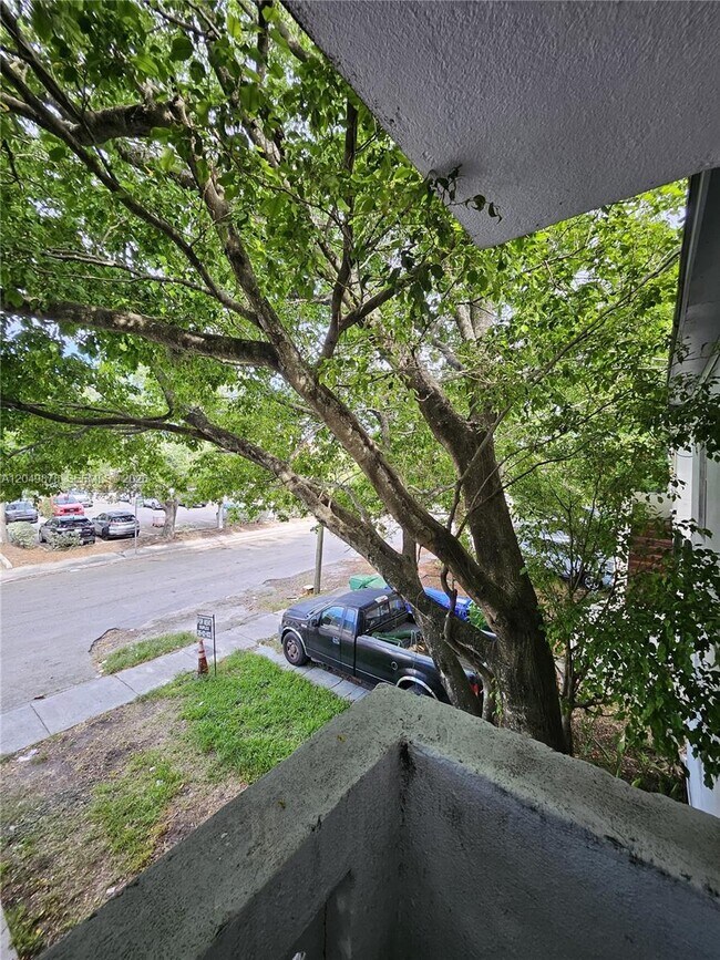 Building Photo - 822 SW 31st Ave