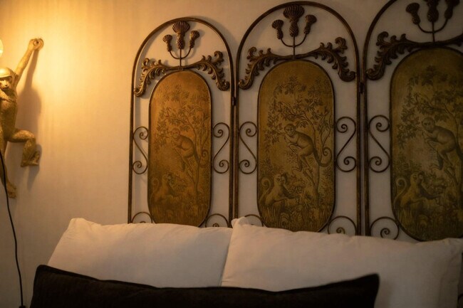 Building Photo - 152 E McMicken Ave