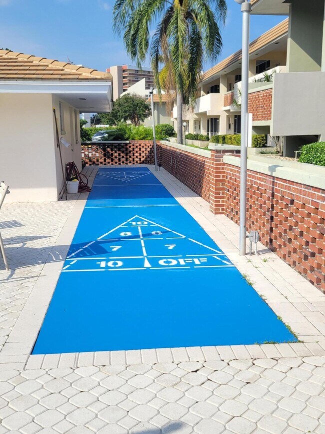 Building Photo - 1340 NE 28th Ave