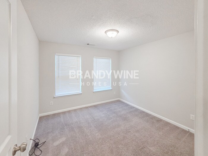 Building Photo - 153 Brasch Park Dr