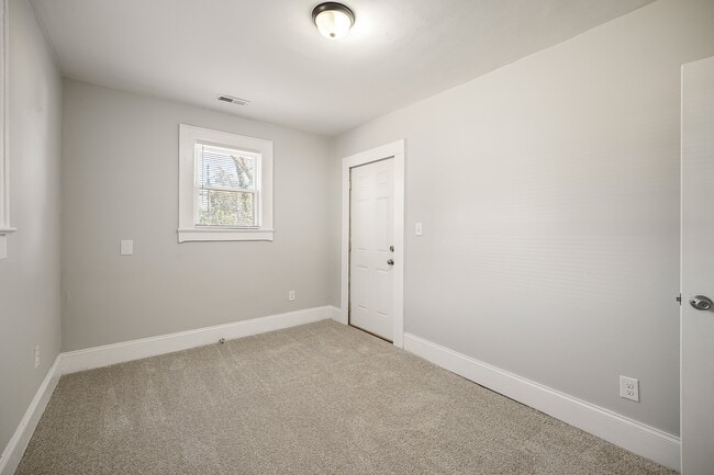 Building Photo - 373 Spring St SW