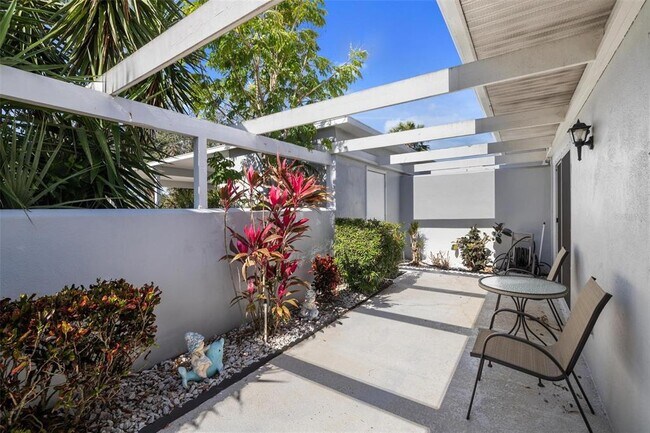 Building Photo - 276 Cerromar Way S