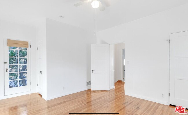 Building Photo - 1125 1/2 Glenville Dr