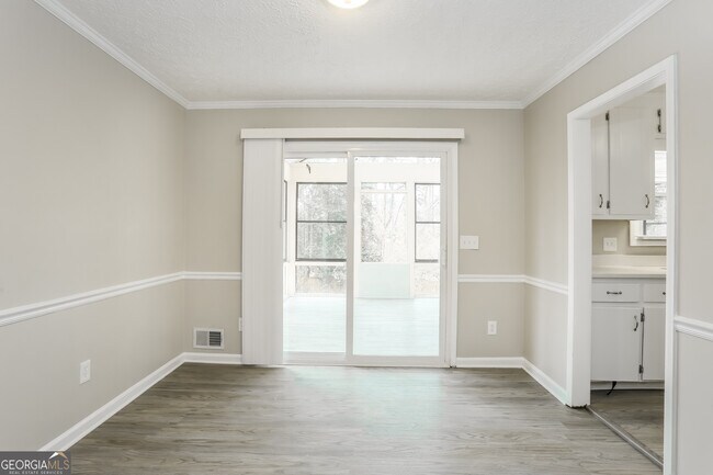 Building Photo - 52 Debonaire Dr NW