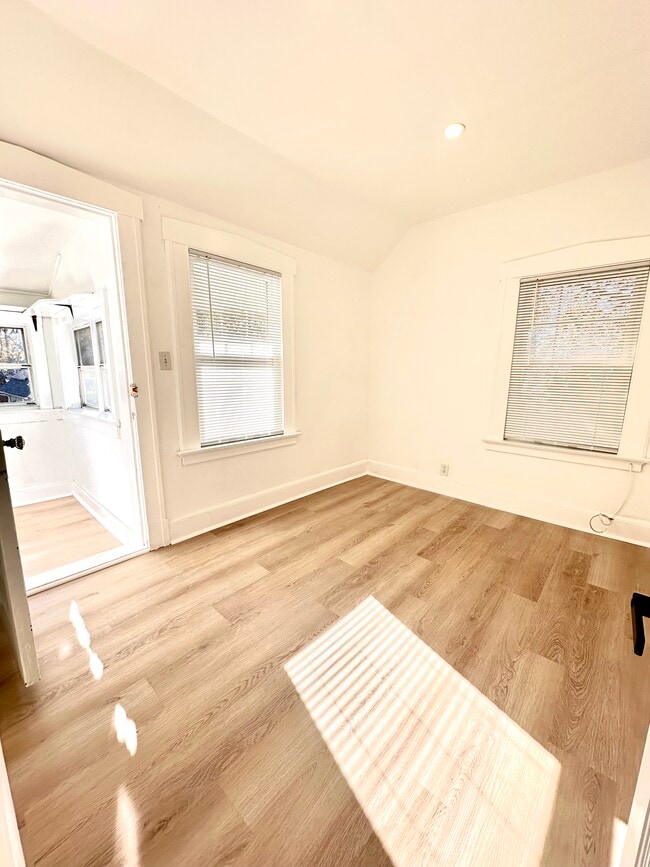 Building Photo - 23 Beecher Pl