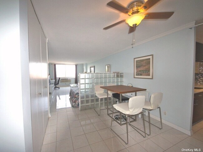 Building Photo - 118-17 Union Tpke Un