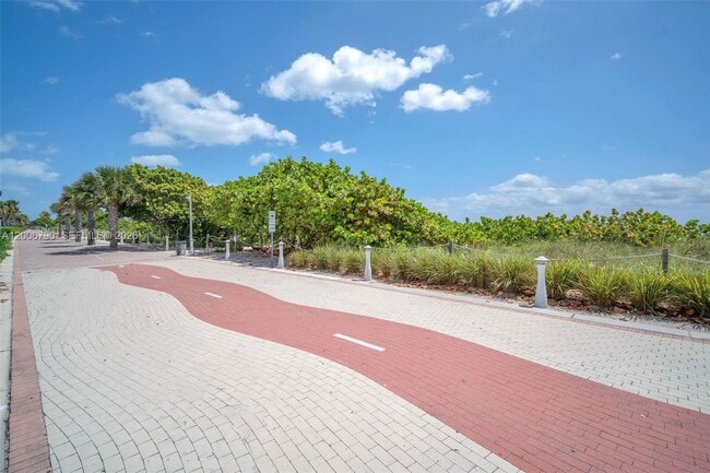 Building Photo - 5313 Collins Ave