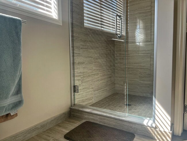 Building Photo - 13788 Grandeur Ave