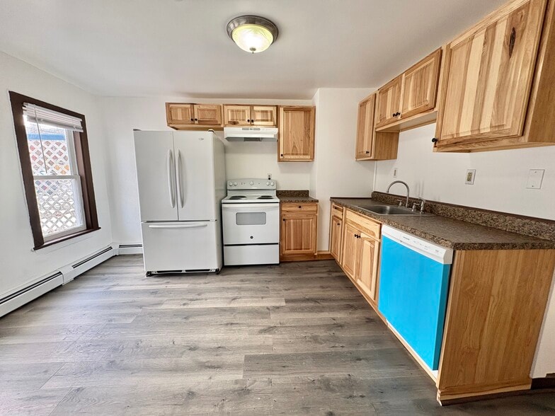 Building Photo - 17 School St