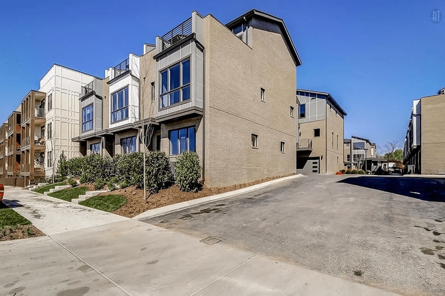 Building Photo - "Charming 3 Bed, 3 1/2 Baths Townhouse in Nashville's Desirable 37204 Neighborhood!" In The Heart...