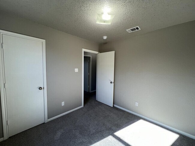 Building Photo - 4115 Mustang Dr