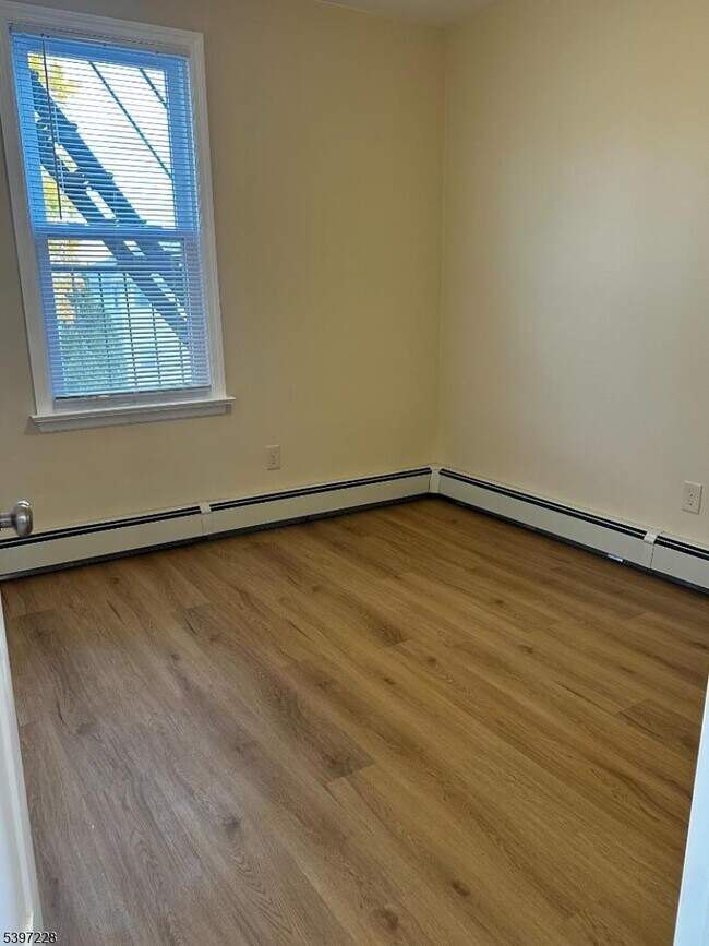 Building Photo - 33 Hayward Pl