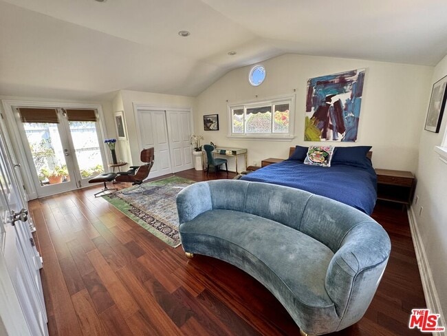 Building Photo - 1006 Las Pulgas Rd
