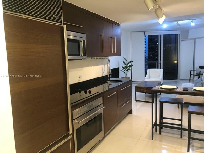 Building Photo - 475 Brickell Ave
