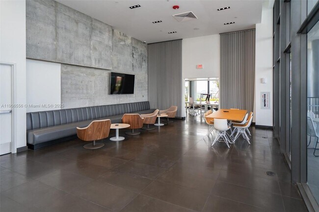 Building Photo - 1600 NE 1st Ave