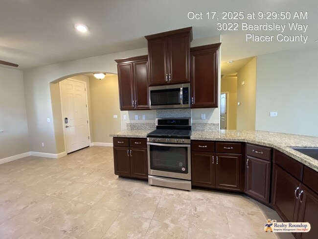 Building Photo - Pristinely Maintained Roseville Home with ...