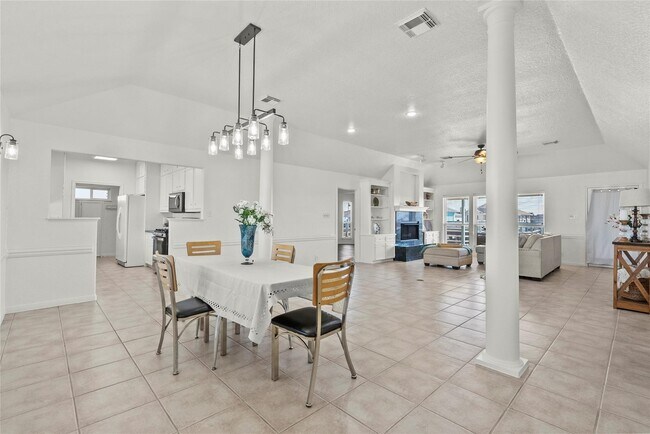 Building Photo - 933 Bonita Dr