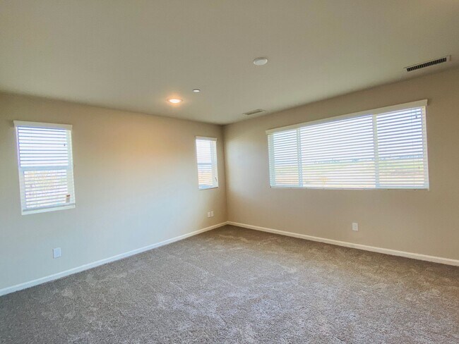 Building Photo - COMING SOON! $2,750 Ashlan & Highland, 4 B...
