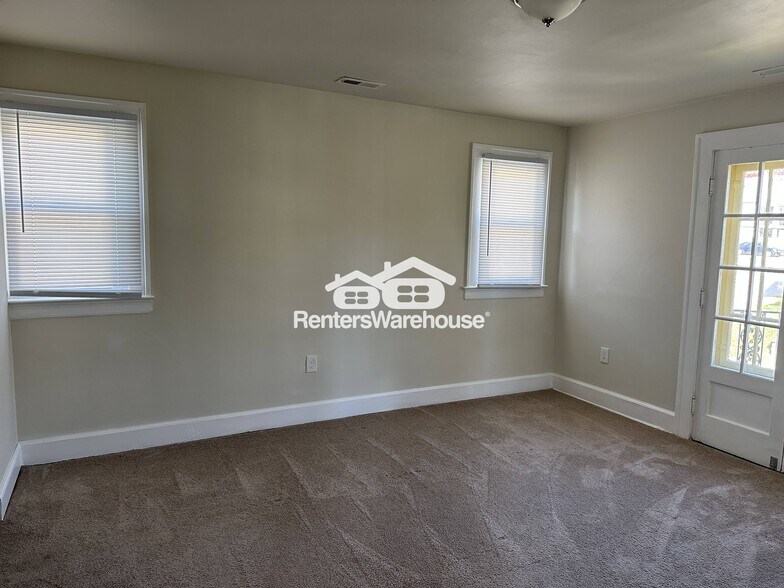 Building Photo - 3703 Parkside Dr