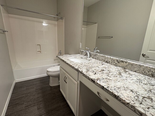 Building Photo - Northwest 3 Bedroom