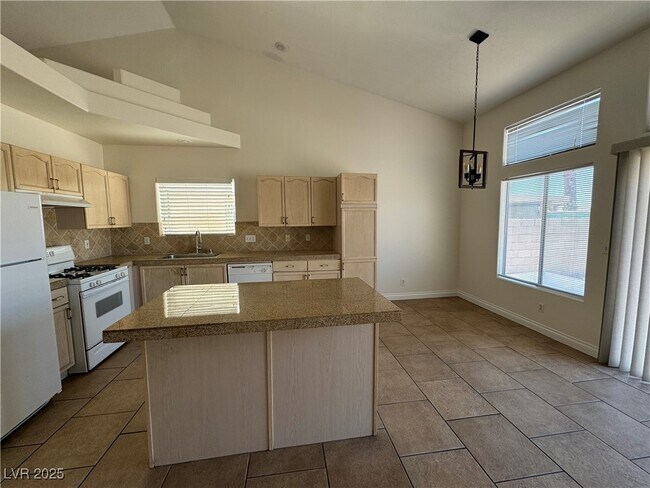 Building Photo - 4811 Carefree Dr