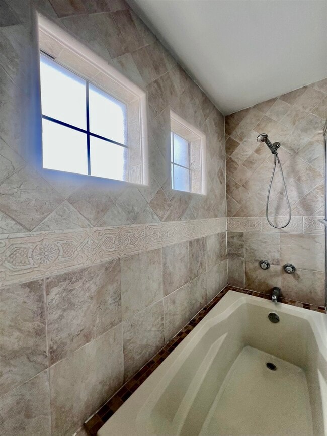 Building Photo - 207 Martingale