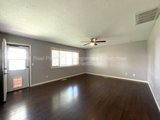 Building Photo - 6317 N Warren Ave