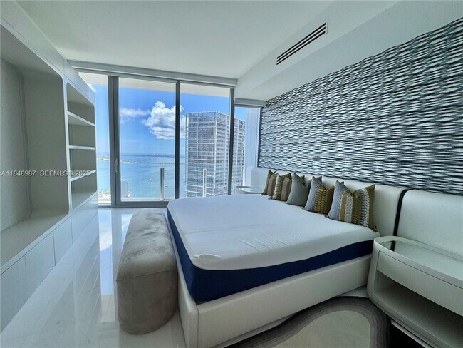 Building Photo - 300 Biscayne Blvd Way