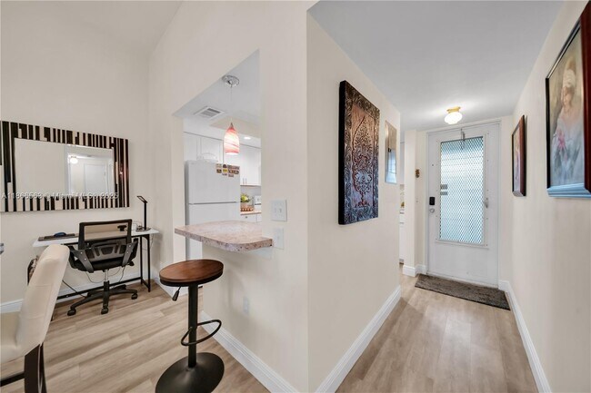 Building Photo - 4613 SE 5th Ave