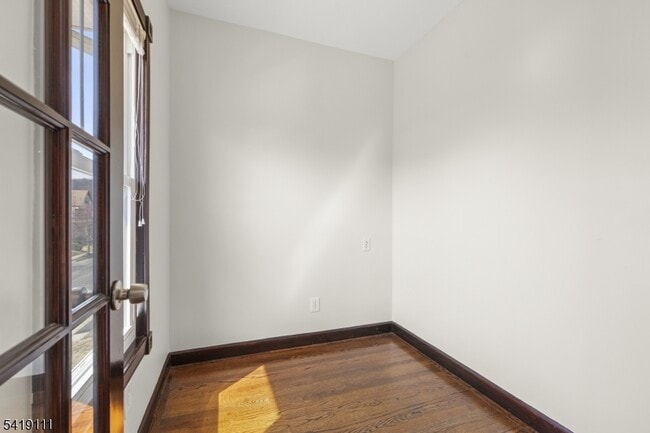 Building Photo - 7 Rosedale Ave