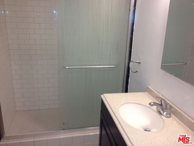 Building Photo - 440 N Orange Grove Ave