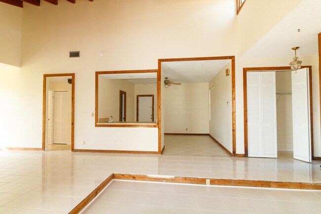 Building Photo - 8197 Royal Palm Ct