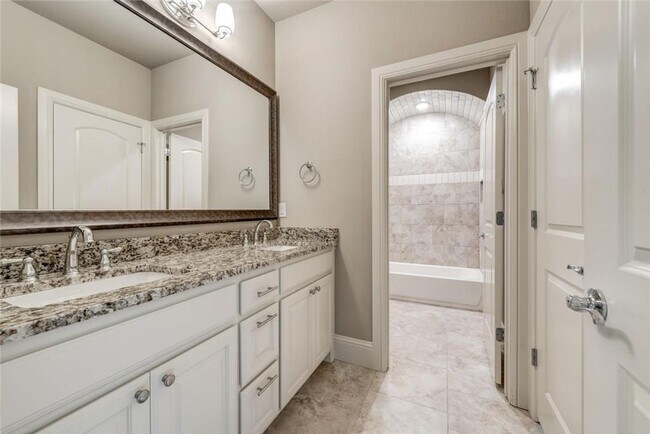 Building Photo - Templeton