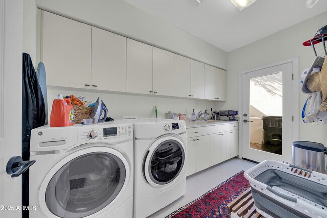 Building Photo - 6139 N 31st Ct