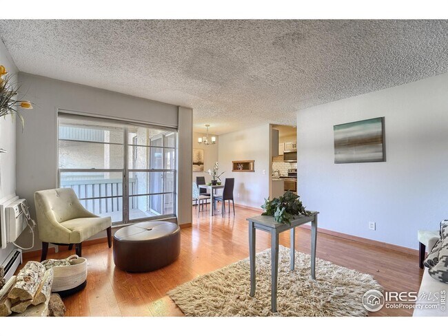 Main living area - 3035 Oneal Pkwy