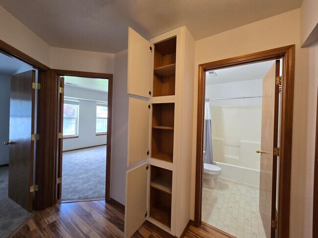 Building Photo - Charming Home on .34 acres!