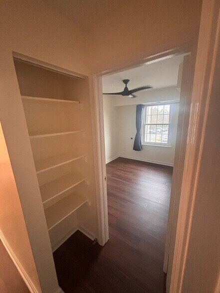 Building Photo - 6911 Victoria Dr