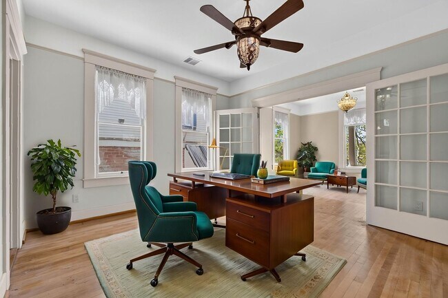Building Photo - 3 Bedroom with Historical Charm Close to Square