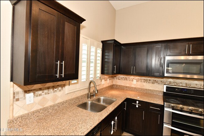 Building Photo - 3136 Red Maple