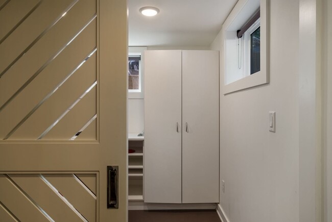 Building Photo - 2835 NE 40th Ave