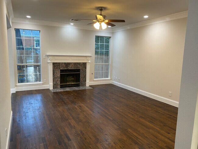 Building Photo - 306 Rivercove Dr