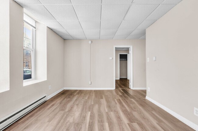 Building Photo - 439 Walnut St