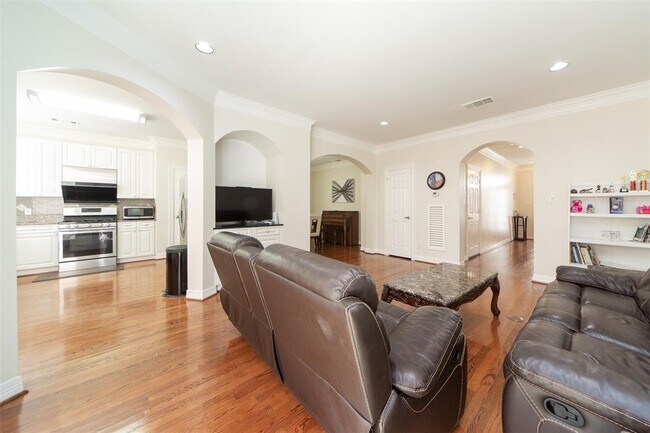 Building Photo - 5115 Fairmont St