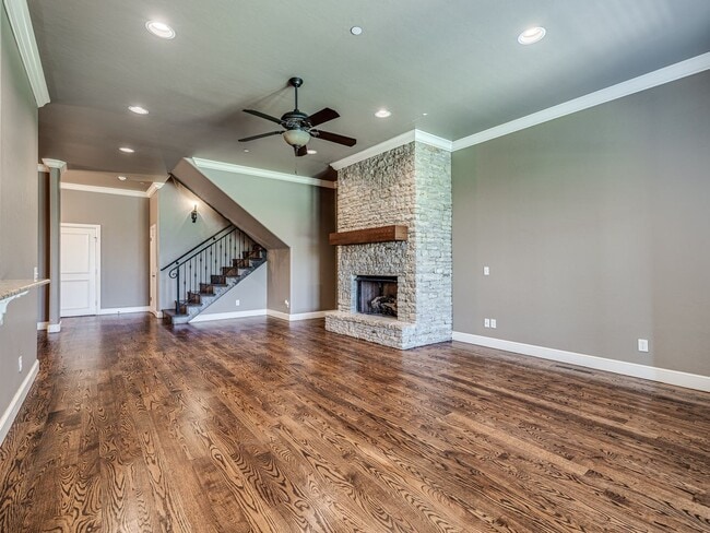 Building Photo - Luxury Edmond Townhome Overlooking Waterfa...