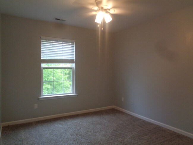 Building Photo - 1206 Maroon Dr